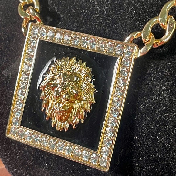LIKE NEW: Runway Statement Lion Head w/CZ’s Heavy Duty Gold Toned Necklace - Picture 4 of 10